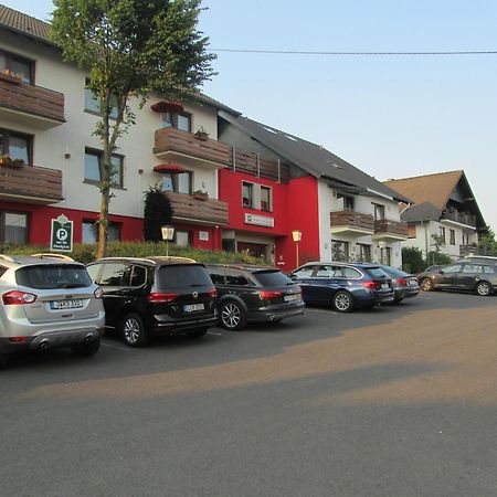 Land-Gut-Hotel Zur Burg Nuerburg Exterior foto